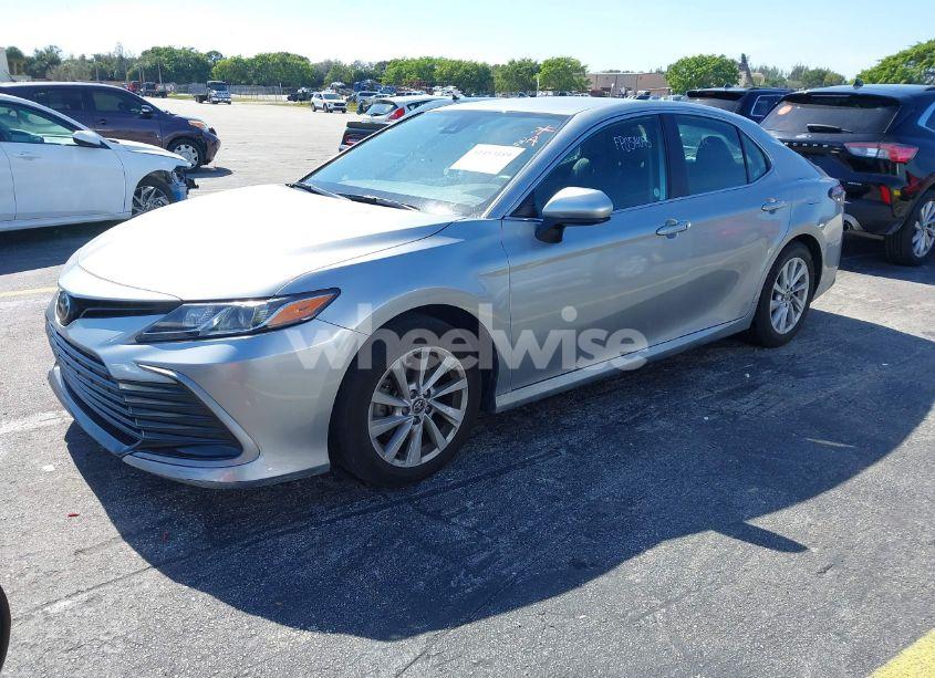 Photo 2 of 2022 Toyota Camry LE (VIN 4T1C11AK7NU662122)