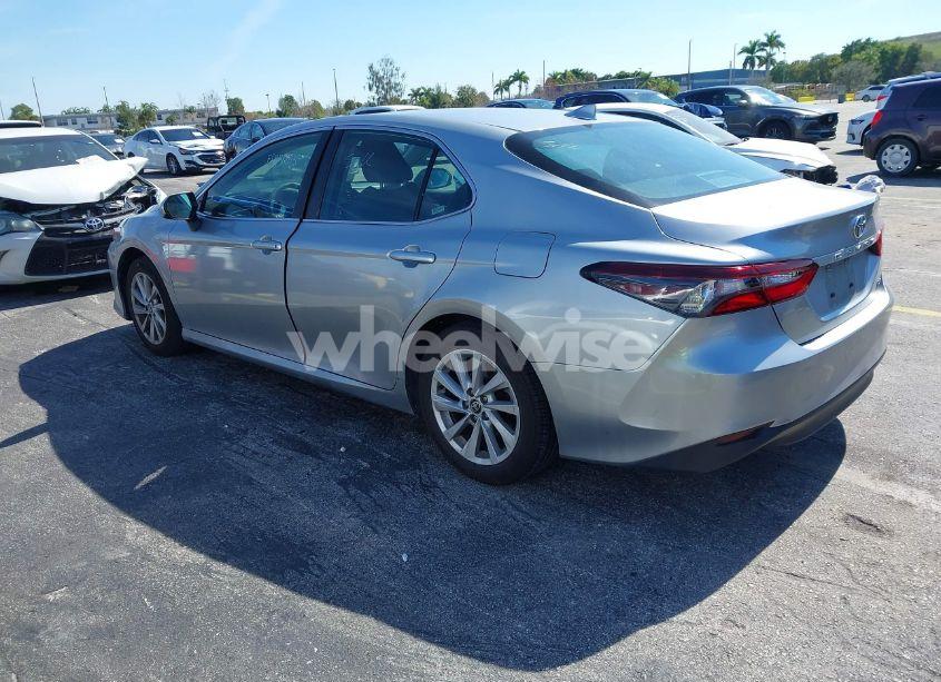 Photo 3 of 2022 Toyota Camry LE (VIN 4T1C11AK7NU662122)