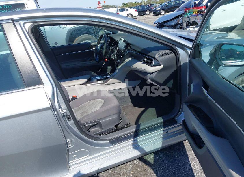 Photo 5 of 2022 Toyota Camry LE (VIN 4T1C11AK7NU662122)