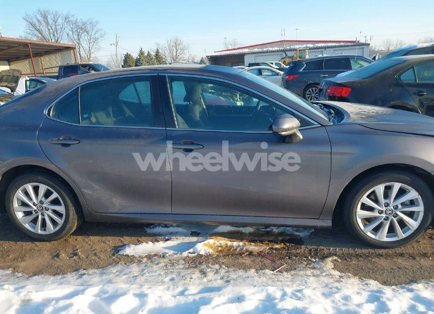 Photo 13 of 2022 Toyota Camry LE (VIN 4T1C11AK7NU674495)