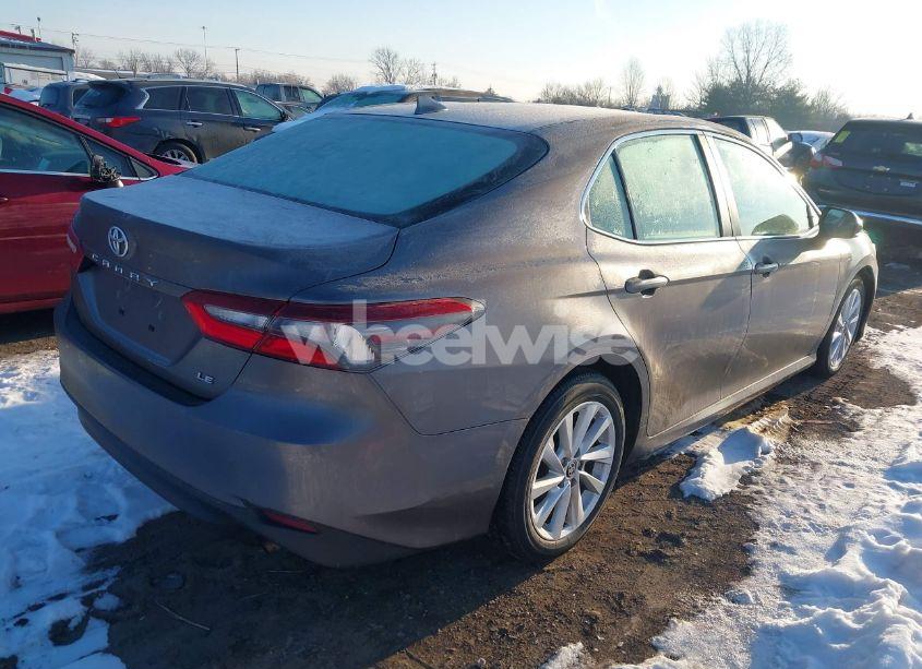 Photo 4 of 2022 Toyota Camry LE (VIN 4T1C11AK7NU674495)