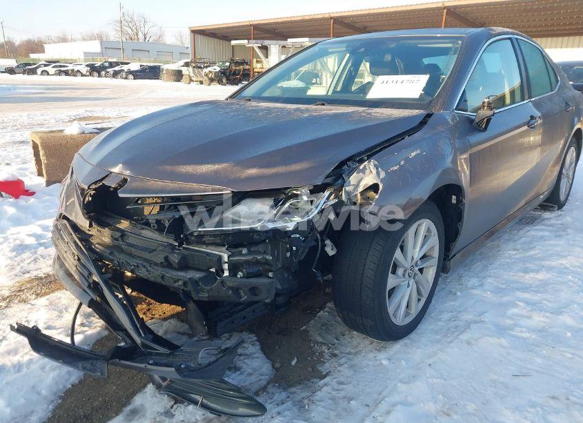 Photo 6 of 2022 Toyota Camry LE (VIN 4T1C11AK7NU674495)
