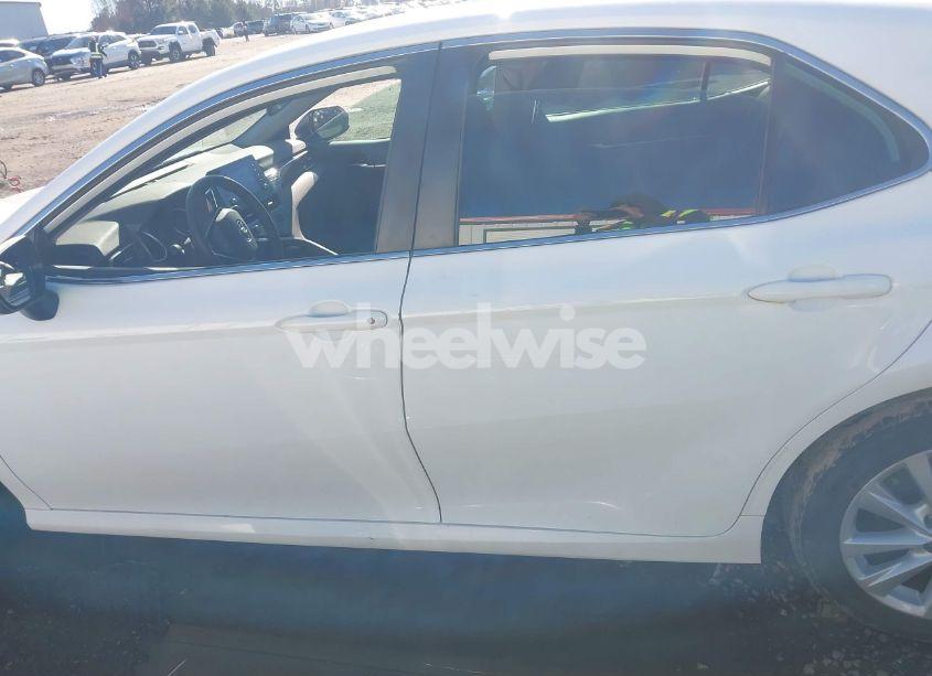 Photo 14 of 2022 Toyota Camry LE (VIN 4T1C11AK7NU677462)