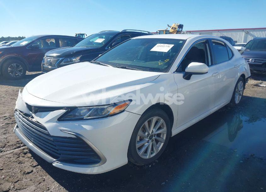 Photo 2 of 2022 Toyota Camry LE (VIN 4T1C11AK7NU677462)