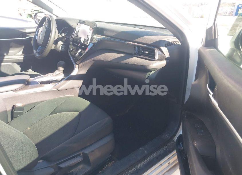 Photo 5 of 2022 Toyota Camry LE (VIN 4T1C11AK7NU677462)