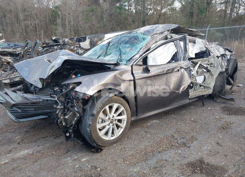 Photo 2 of 2022 Toyota Camry LE (VIN 4T1C11AK7NU679728)