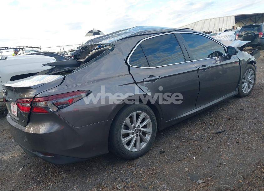 Photo 4 of 2022 Toyota Camry LE (VIN 4T1C11AK7NU679728)