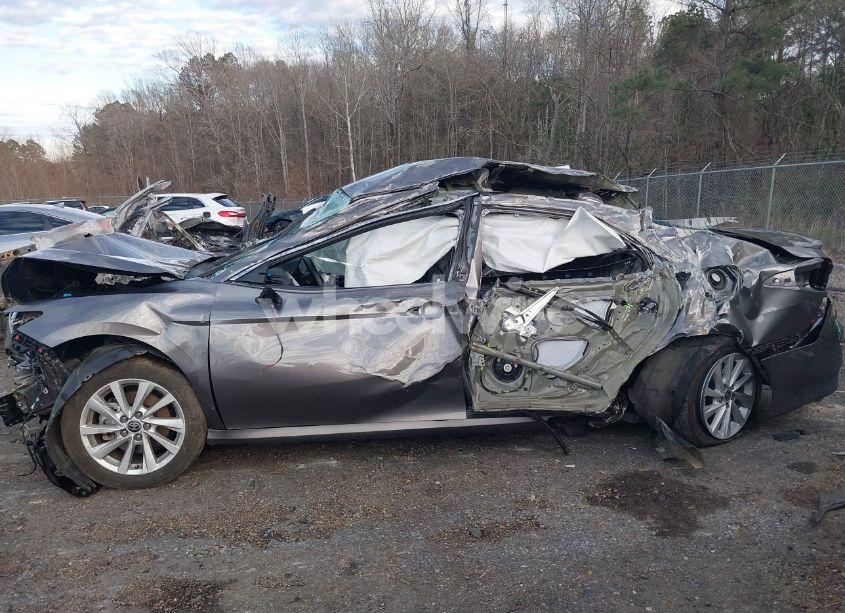 Photo 6 of 2022 Toyota Camry LE (VIN 4T1C11AK7NU679728)