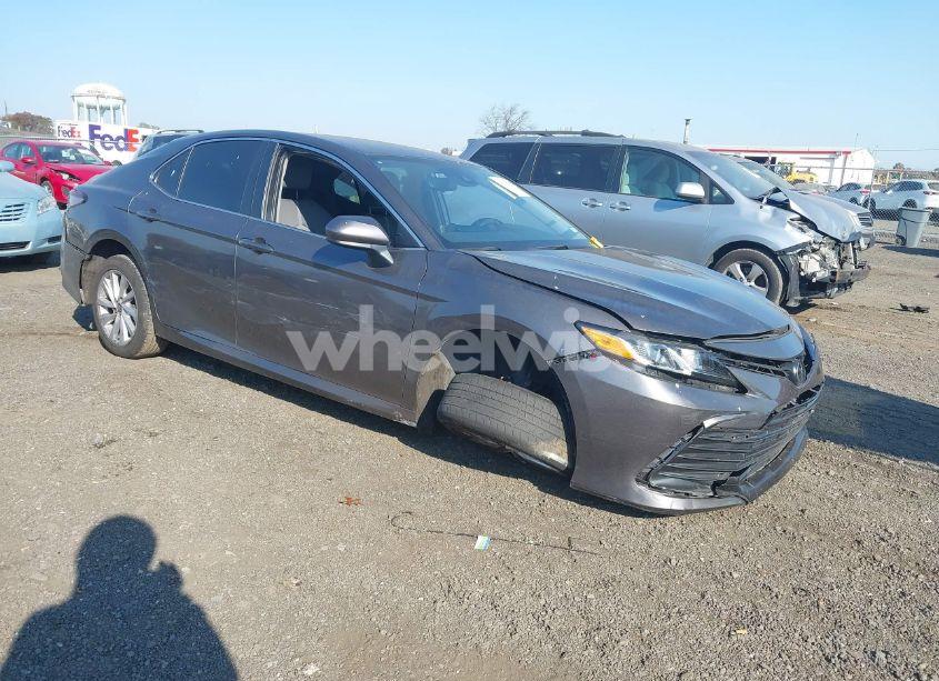 2023 Toyota Camry LE (VIN 4T1C11AK7PU747867) main photo