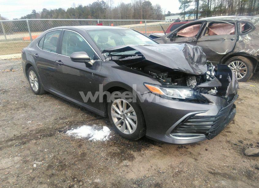 2024 Toyota Camry LE (VIN 4T1C11AK7RU908172) main photo