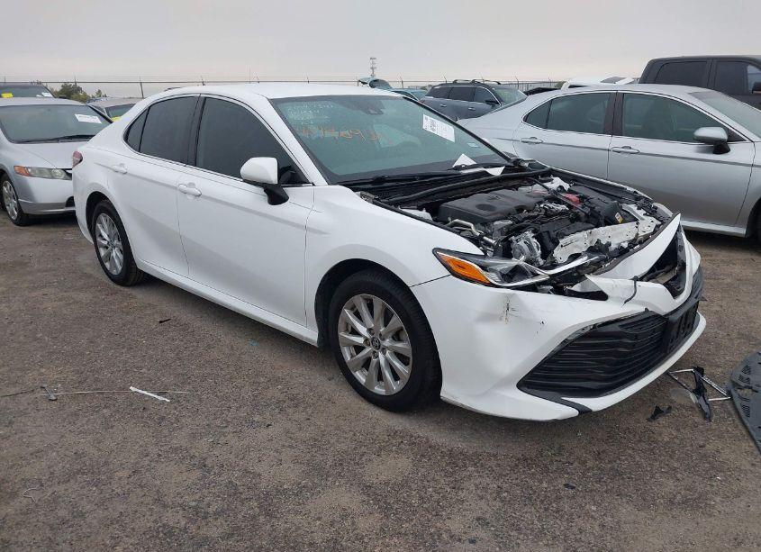 2020 Toyota Camry LE (VIN 4T1C11AK8LU312754) main photo