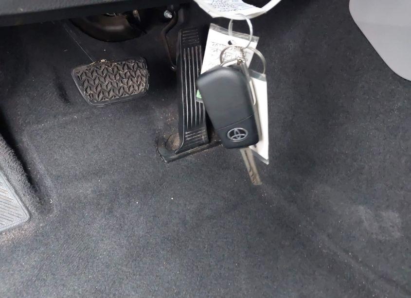 Photo 11 of 2020 Toyota Camry LE (VIN 4T1C11AK8LU312754)