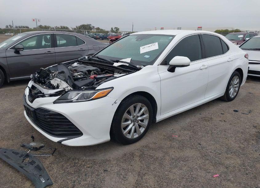 Photo 2 of 2020 Toyota Camry LE (VIN 4T1C11AK8LU312754)