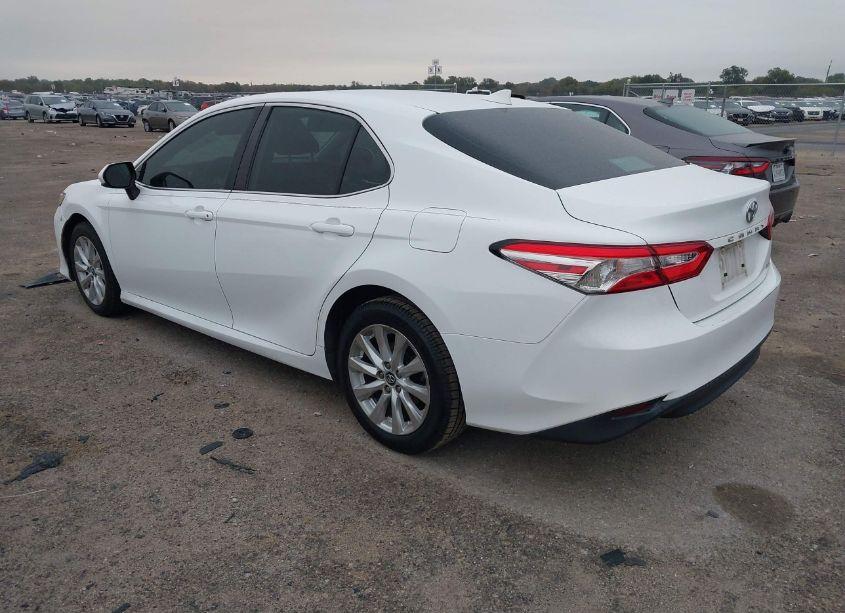 Photo 3 of 2020 Toyota Camry LE (VIN 4T1C11AK8LU312754)