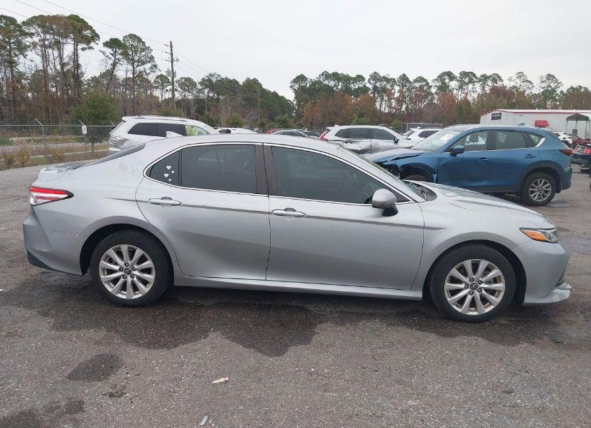 Photo 13 of 2020 Toyota Camry LE (VIN 4T1C11AK8LU338898)