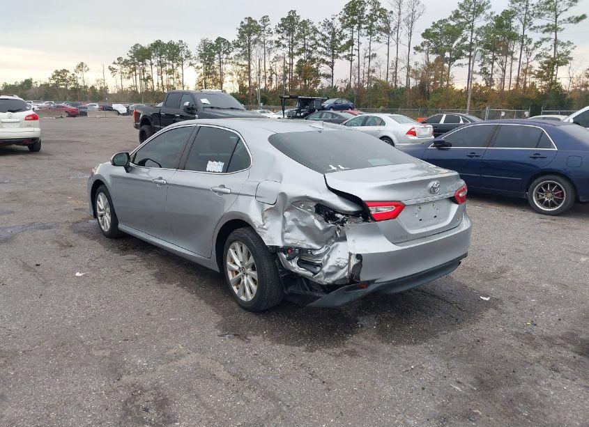 Photo 3 of 2020 Toyota Camry LE (VIN 4T1C11AK8LU338898)