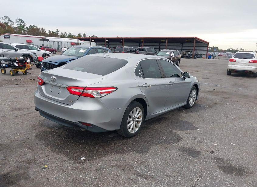 Photo 4 of 2020 Toyota Camry LE (VIN 4T1C11AK8LU338898)