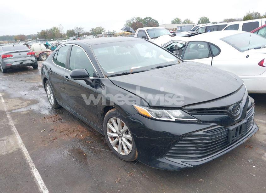 2020 Toyota Camry LE (VIN 4T1C11AK8LU342417) main photo