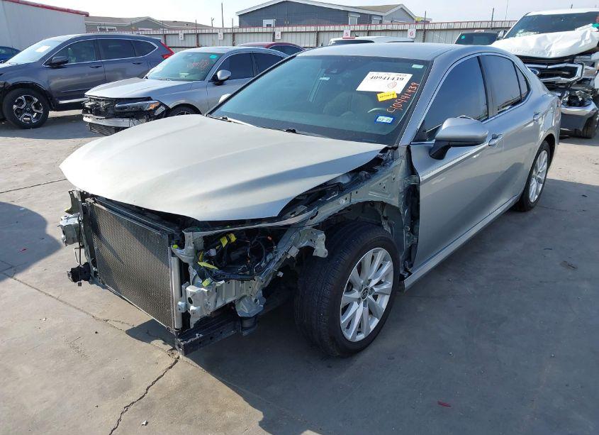 Photo 2 of 2020 Toyota Camry LE (VIN 4T1C11AK8LU359038)