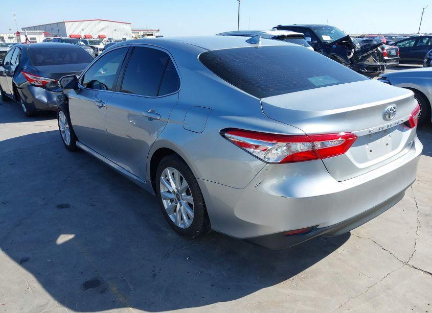 Photo 3 of 2020 Toyota Camry LE (VIN 4T1C11AK8LU359038)