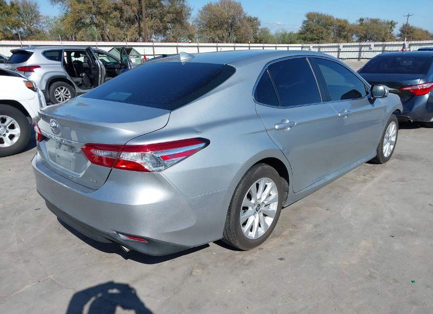 Photo 4 of 2020 Toyota Camry LE (VIN 4T1C11AK8LU359038)