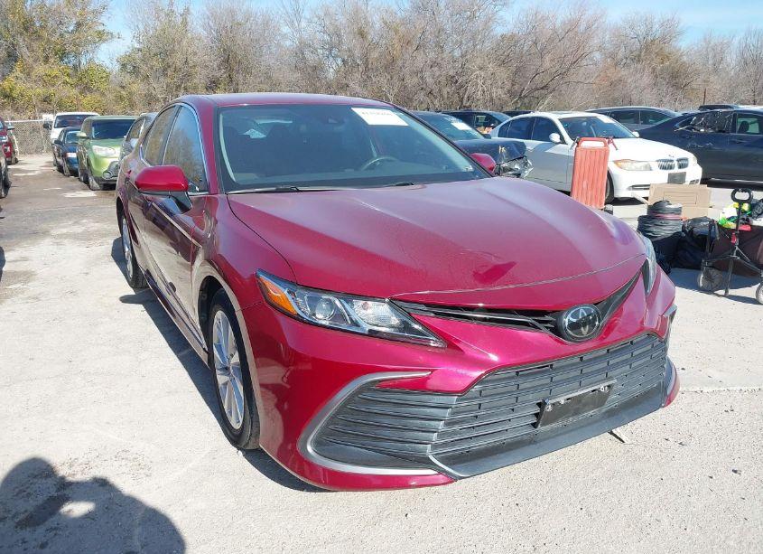 2020 Toyota Camry LE (VIN 4T1C11AK8LU859183) main photo