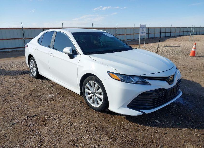 2020 Toyota Camry LE (VIN 4T1C11AK8LU877425) main photo