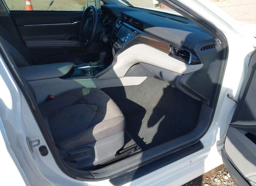 Photo 5 of 2020 Toyota Camry LE (VIN 4T1C11AK8LU877425)