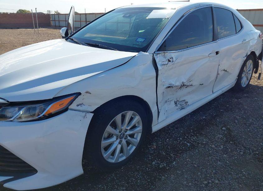 Photo 6 of 2020 Toyota Camry LE (VIN 4T1C11AK8LU877425)