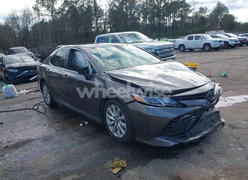 2020 Toyota Camry LE (VIN 4T1C11AK8LU893334) main photo