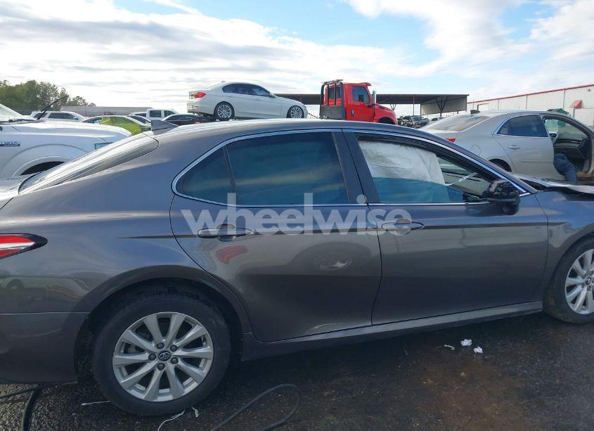 Photo 13 of 2020 Toyota Camry LE (VIN 4T1C11AK8LU893334)