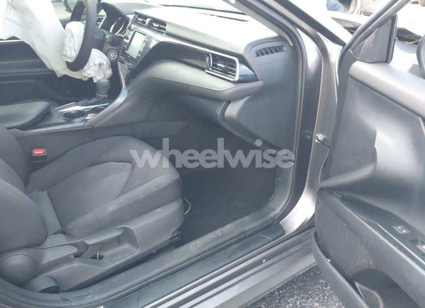 Photo 5 of 2020 Toyota Camry LE (VIN 4T1C11AK8LU893334)