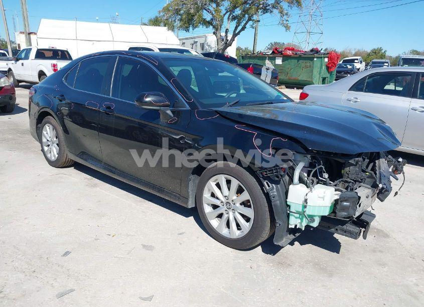 2020 Toyota Camry LE (VIN 4T1C11AK8LU896458) main photo