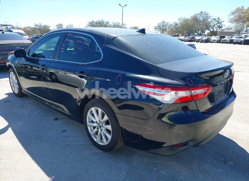 Photo 3 of 2020 Toyota Camry LE (VIN 4T1C11AK8LU896458)