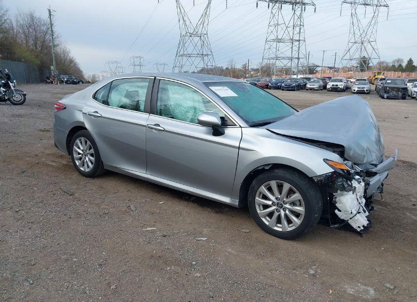 2020 Toyota Camry LE (VIN 4T1C11AK8LU933184) main photo