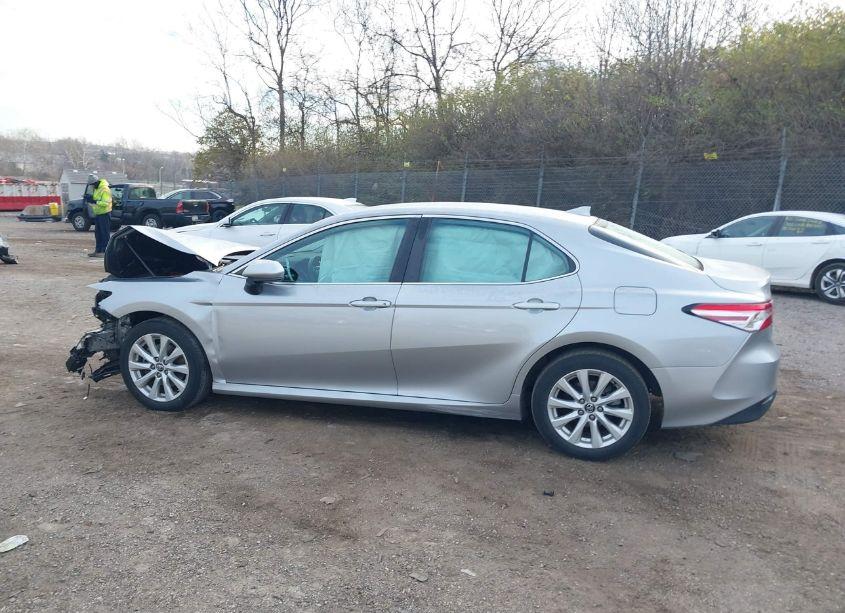 Photo 15 of 2020 Toyota Camry LE (VIN 4T1C11AK8LU933184)