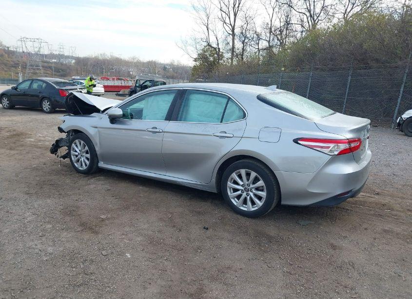 Photo 3 of 2020 Toyota Camry LE (VIN 4T1C11AK8LU933184)