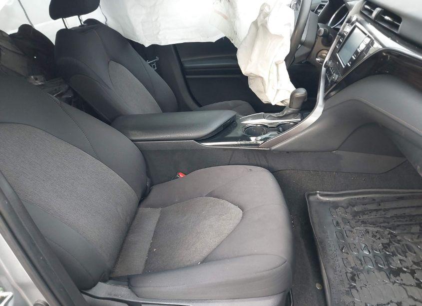 Photo 5 of 2020 Toyota Camry LE (VIN 4T1C11AK8LU933184)