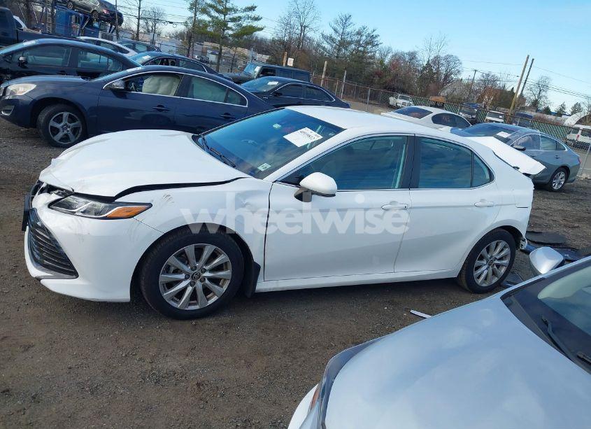 Photo 15 of 2020 Toyota Camry LE (VIN 4T1C11AK8LU959137)