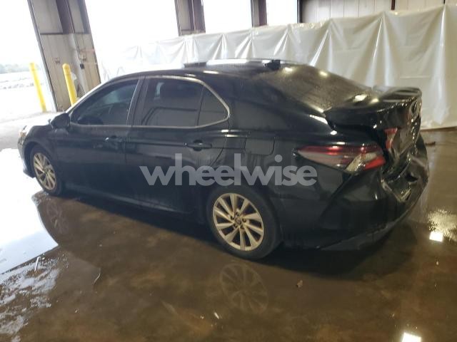 2021 TOYOTA CAMRY LE (VIN 4T1C11AK8MU461084) main photo