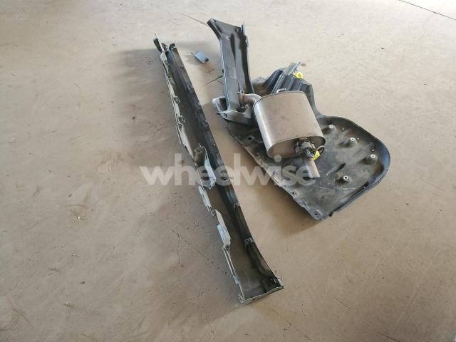 Photo 5 of 2021 TOYOTA CAMRY LE (VIN 4T1C11AK8MU466480)