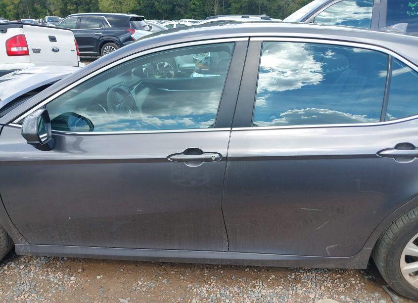 Photo 13 of 2021 Toyota Camry LE (VIN 4T1C11AK8MU494537)