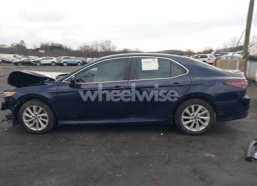 Photo 14 of 2021 Toyota Camry LE (VIN 4T1C11AK8MU512180)