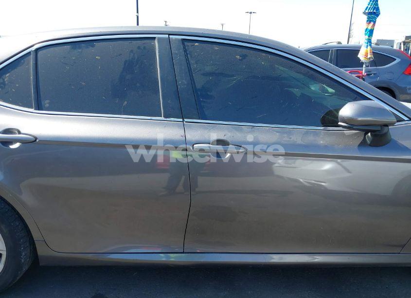 Photo 14 of 2021 Toyota Camry LE (VIN 4T1C11AK8MU513670)