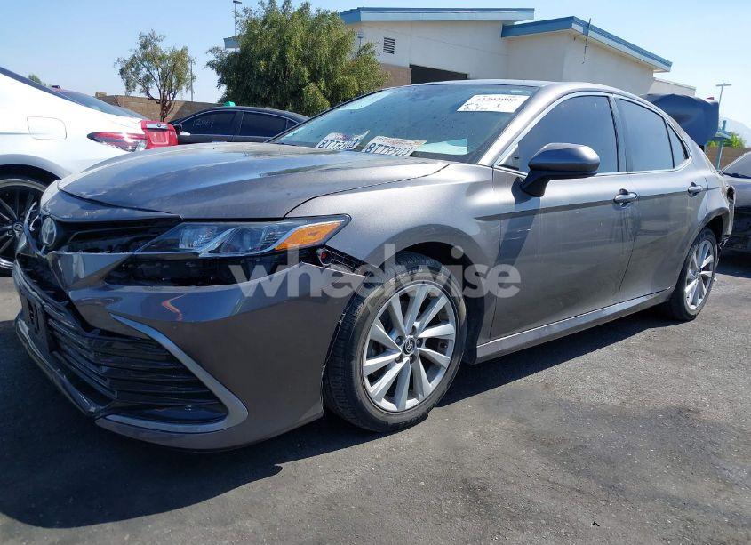 Photo 2 of 2021 Toyota Camry LE (VIN 4T1C11AK8MU513670)