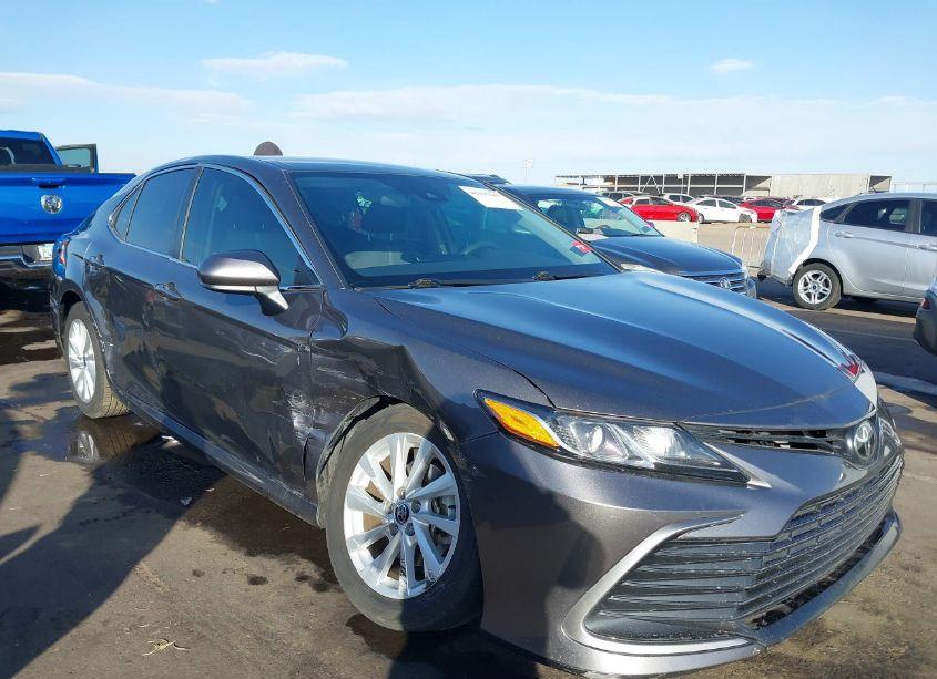 2021 Toyota Camry LE (VIN 4T1C11AK8MU567874) main photo