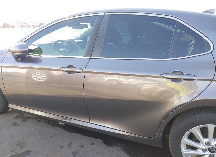 Photo 14 of 2021 Toyota Camry LE (VIN 4T1C11AK8MU567874)