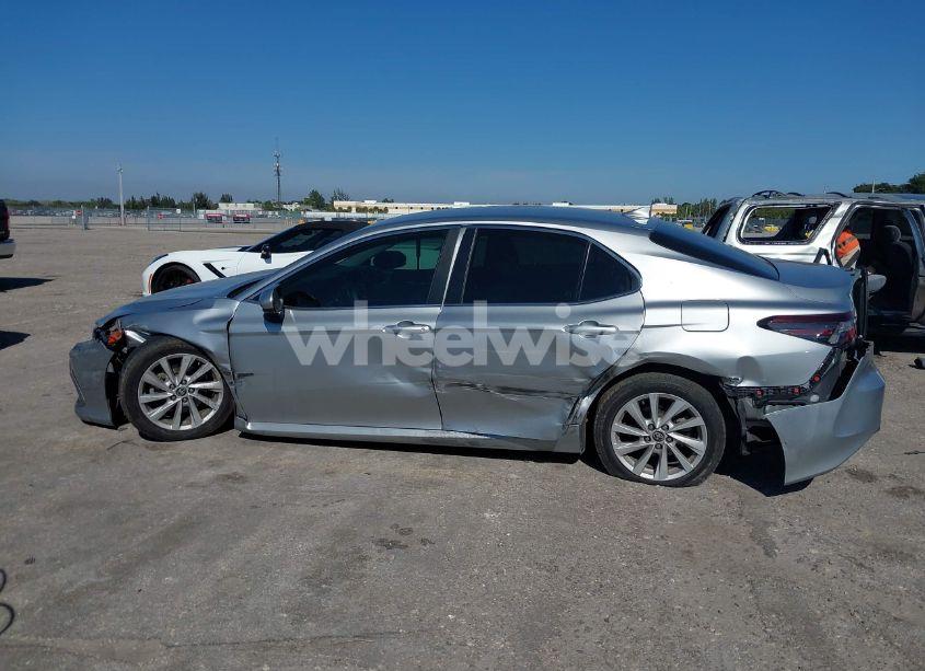 Photo 14 of 2021 Toyota Camry LE (VIN 4T1C11AK8MU595111)