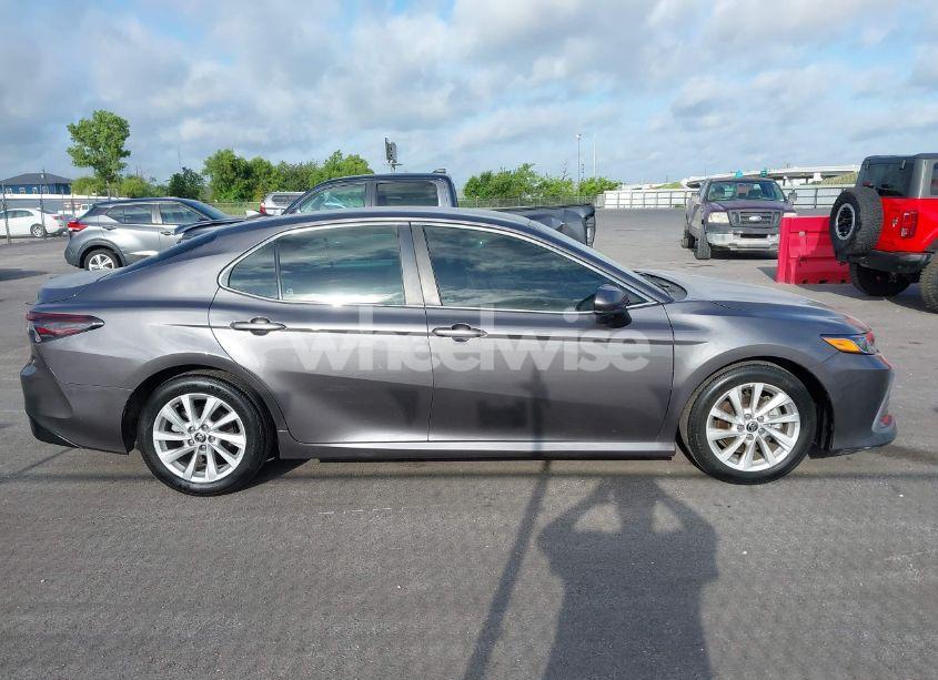 Photo 13 of 2022 Toyota Camry LE (VIN 4T1C11AK8NU055100)