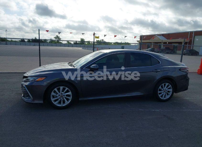 Photo 14 of 2022 Toyota Camry LE (VIN 4T1C11AK8NU055100)